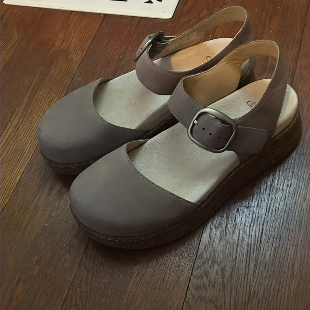New Dansko Brynlee Clogs - Picture 2 of 8